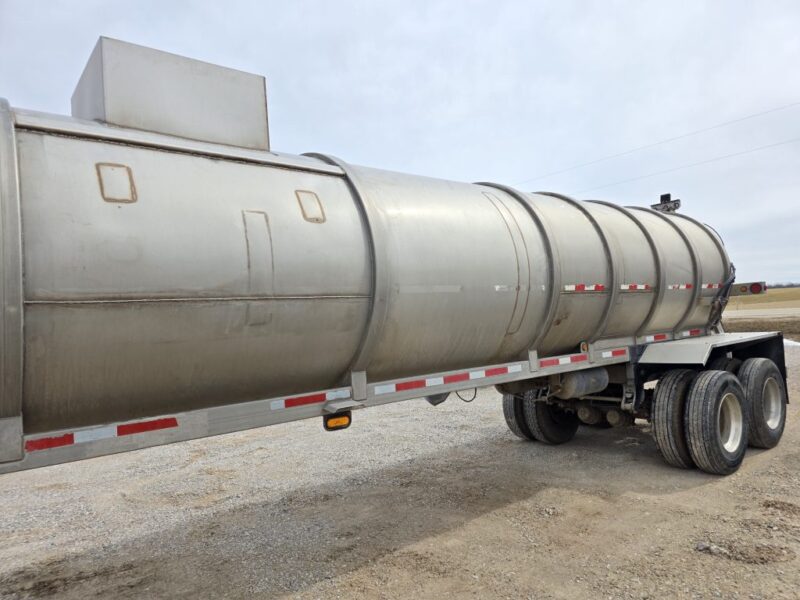 U-4870 20in Swivel Pipe 8500 Gallon Stainless Steel Semi Tanker