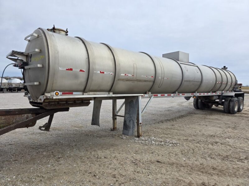 U-4870 20in Swivel Pipe 8500 Gallon Stainless Steel Semi Tanker