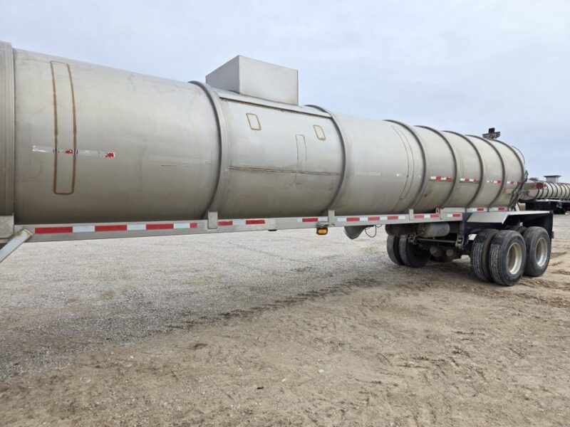 U-4870 20in Swivel Pipe 8500 Gallon Stainless Steel Semi Tanker