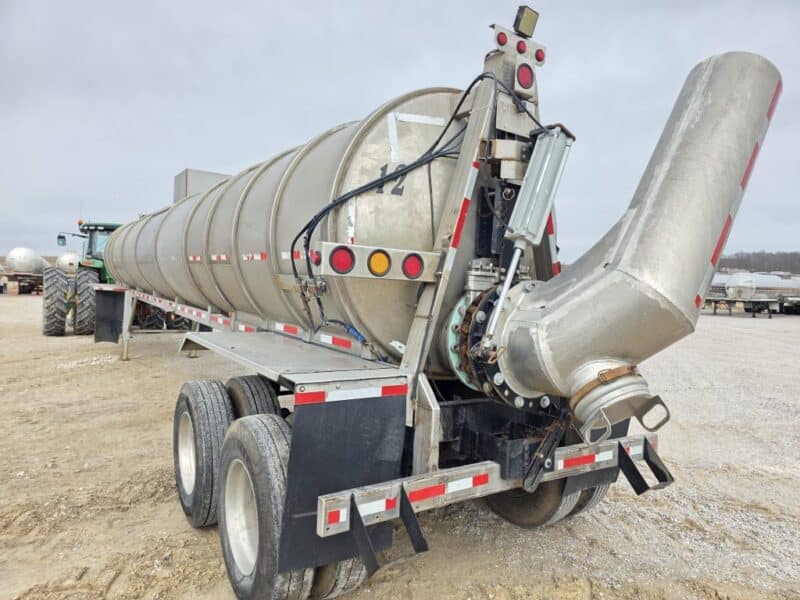 U-4870 20in Swivel Pipe 8500 Gallon Stainless Steel Semi Tanker