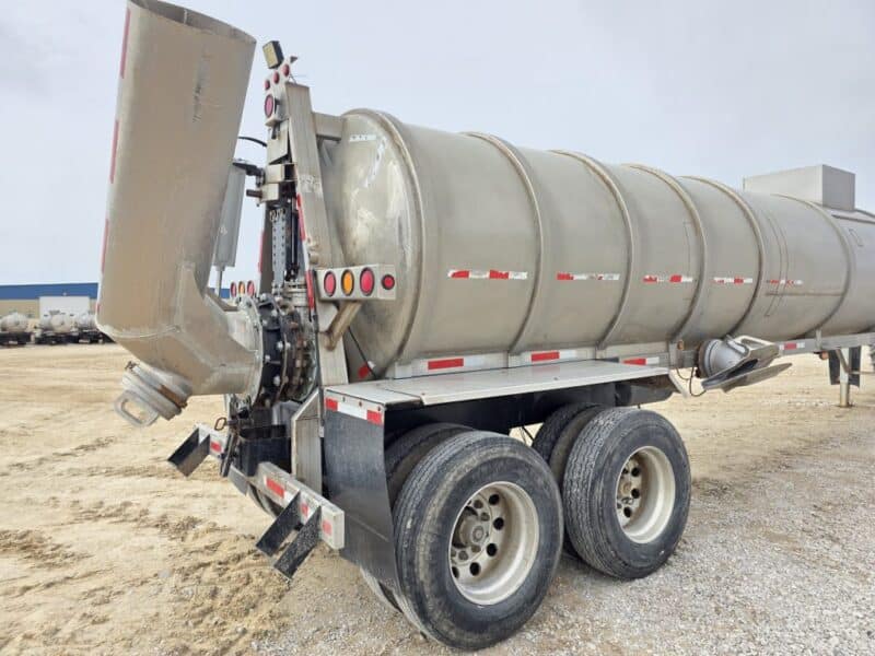 U-4870 20in Swivel Pipe 8500 Gallon Stainless Steel Semi Tanker