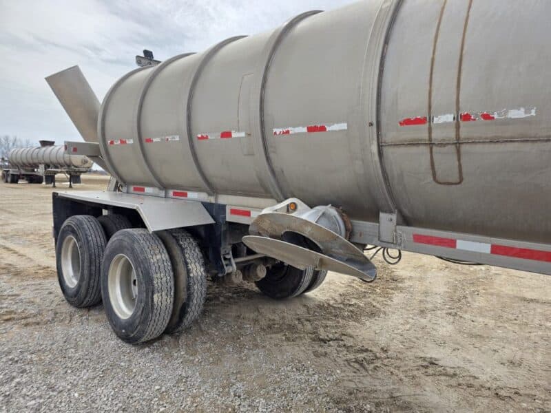 U-4870 20in Swivel Pipe 8500 Gallon Stainless Steel Semi Tanker