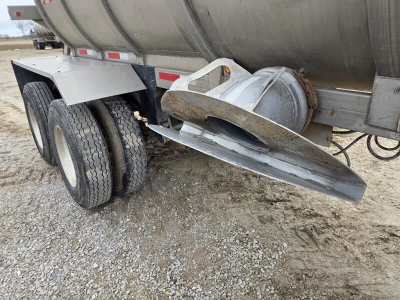 U-4870 20in Swivel Pipe 8500 Gallon Stainless Steel Semi Tanker