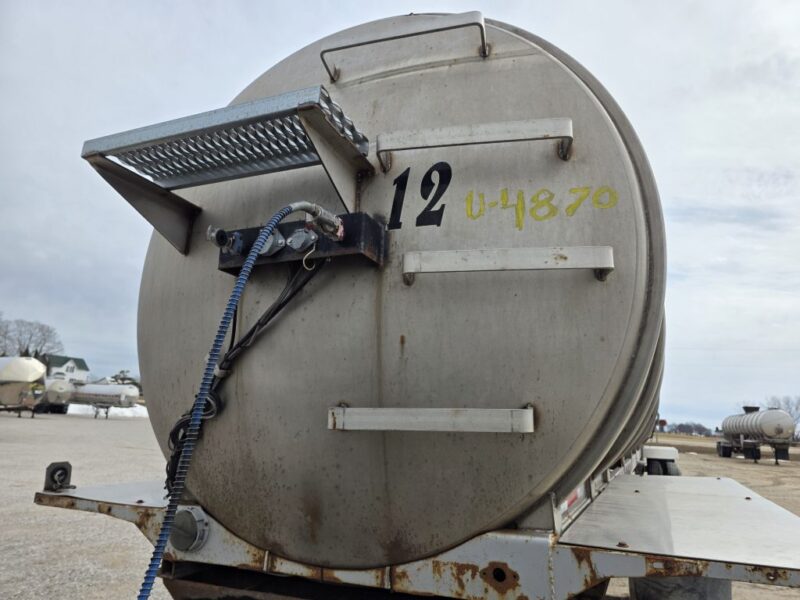 U-4870 20in Swivel Pipe 8500 Gallon Stainless Steel Semi Tanker