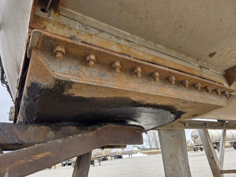 U-4870 20in Swivel Pipe 8500 Gallon Stainless Steel Semi Tanker