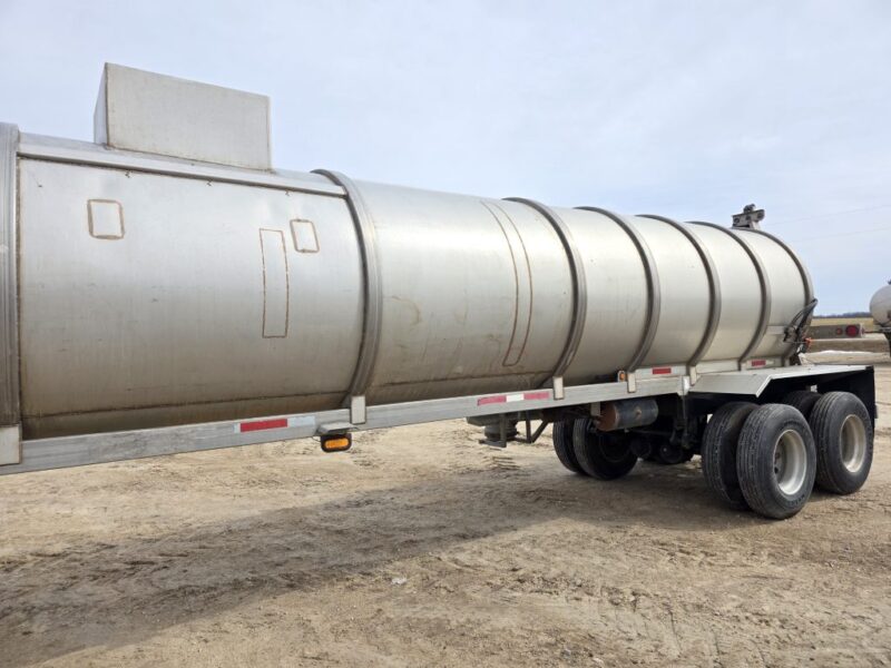U-4869 20in Swivel Pipe 8500 Gallon Stainless Steel Semi Tanker
