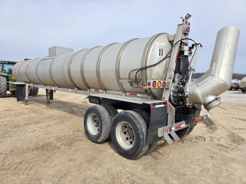 U-4869 20in Swivel Pipe 8500 Gallon Stainless Steel Semi Tanker