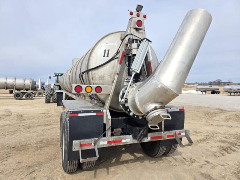 U-4869 20in Swivel Pipe 8500 Gallon Stainless Steel Semi Tanker
