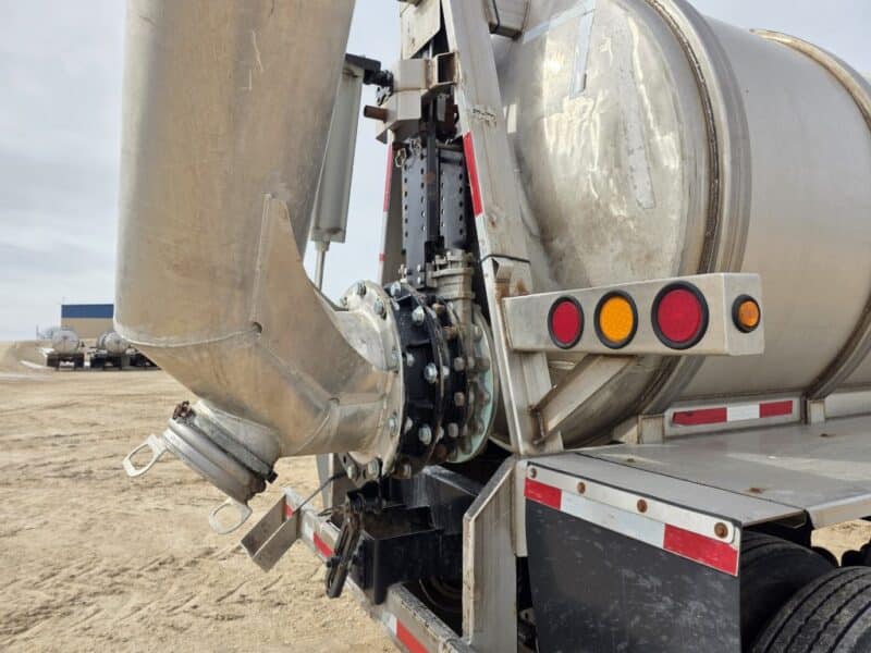 U-4869 20in Swivel Pipe 8500 Gallon Stainless Steel Semi Tanker