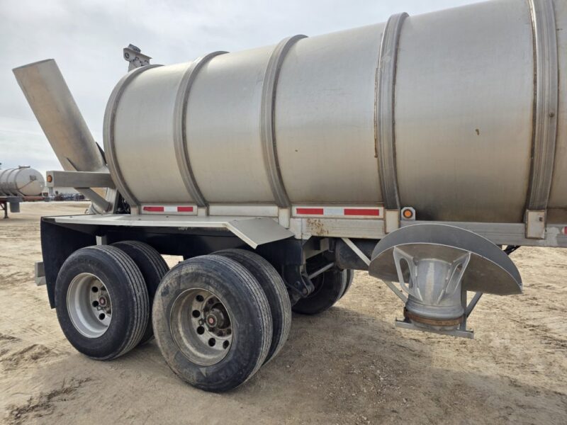 U-4869 20in Swivel Pipe 8500 Gallon Stainless Steel Semi Tanker