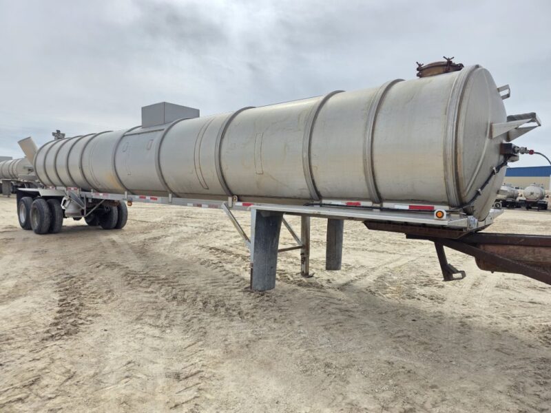 U-4869 20in Swivel Pipe 8500 Gallon Stainless Steel Semi Tanker