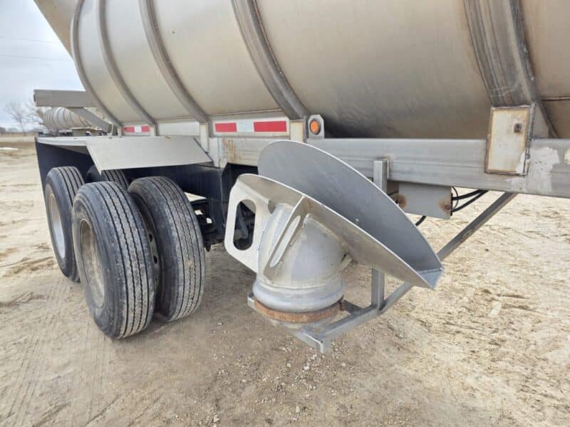 U-4869 20in Swivel Pipe 8500 Gallon Stainless Steel Semi Tanker