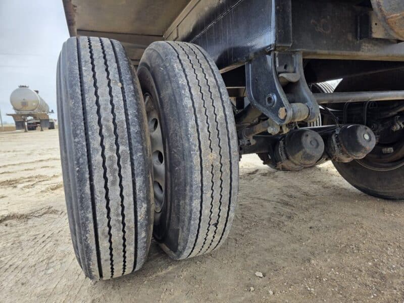 U-4869 20in Swivel Pipe 8500 Gallon Stainless Steel Semi Tanker