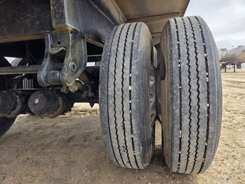 U-4869 20in Swivel Pipe 8500 Gallon Stainless Steel Semi Tanker