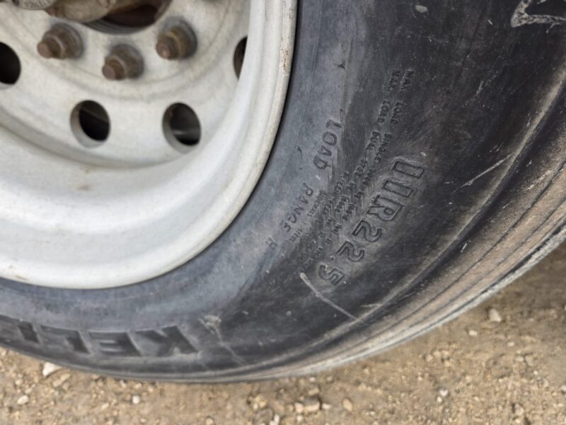 U-4869 20in Swivel Pipe 8500 Gallon Stainless Steel Semi Tanker