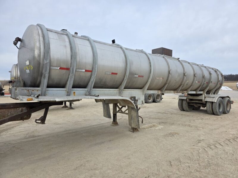 U-4873 Single 12in Swivel Pipe 6500 Gallon Stainless Steel Semi Tanker