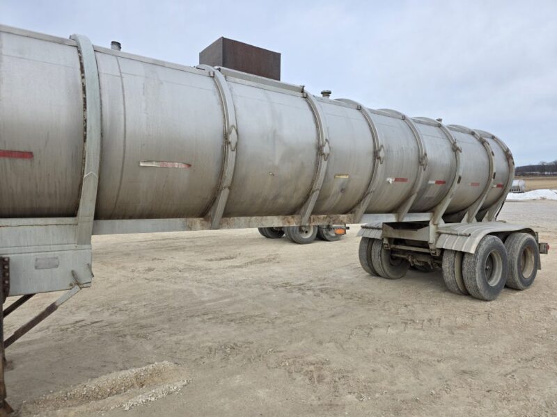U-4873 Single 12in Swivel Pipe 6500 Gallon Stainless Steel Semi Tanker