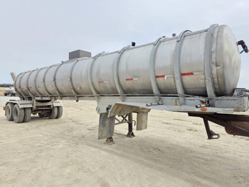 U-4873 Single 12in Swivel Pipe 6500 Gallon Stainless Steel Semi Tanker