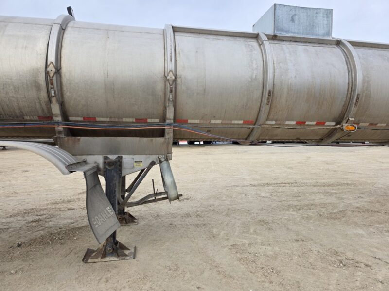 U-4874 Single 12″ Swivel Pipe 6200 Gallon Stainless Steel Semi Tanker