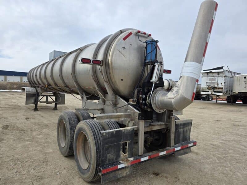 U-4874 Single 12″ Swivel Pipe 6200 Gallon Stainless Steel Semi Tanker