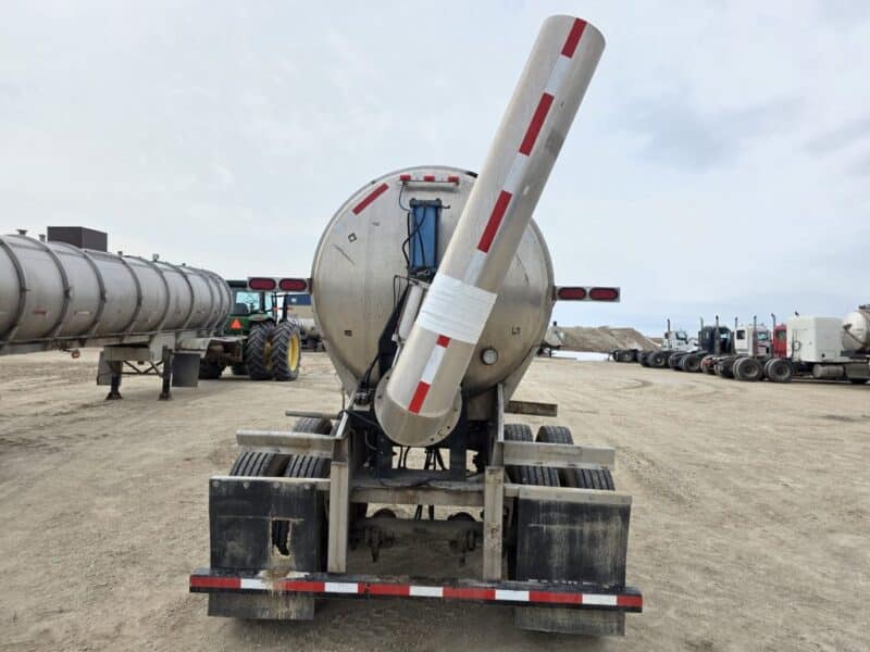 U-4874 Single 12″ Swivel Pipe 6200 Gallon Stainless Steel Semi Tanker