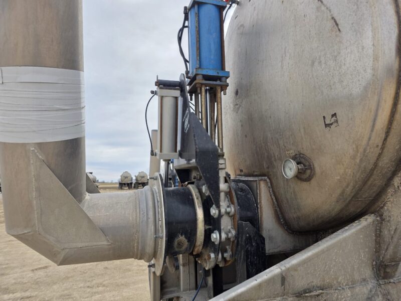 U-4874 Single 12″ Swivel Pipe 6200 Gallon Stainless Steel Semi Tanker