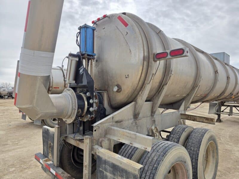 U-4874 Single 12″ Swivel Pipe 6200 Gallon Stainless Steel Semi Tanker