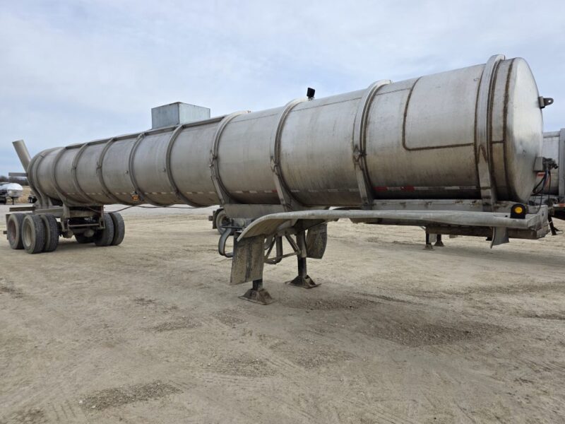 U-4874 Single 12″ Swivel Pipe 6200 Gallon Stainless Steel Semi Tanker