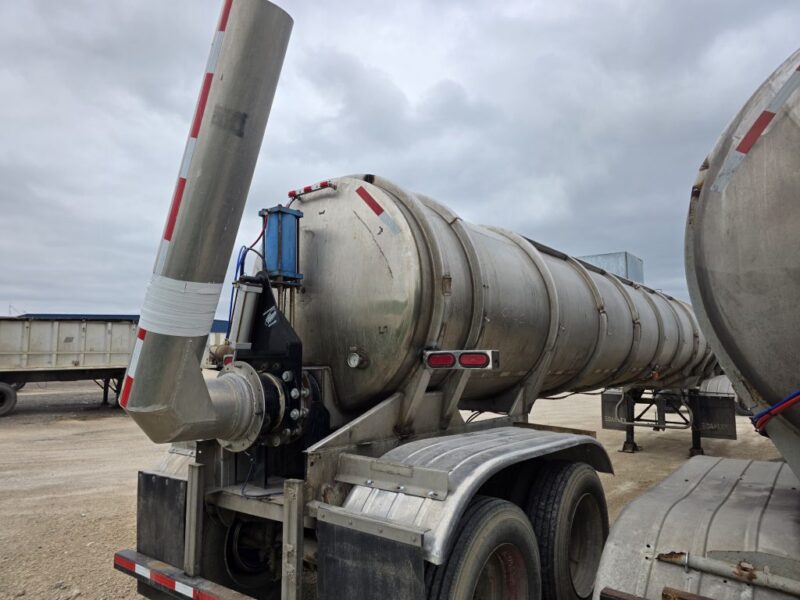 U-4874 Single 12in Swivel Pipe 6200 Gallon Stainless Steel Semi Tanker