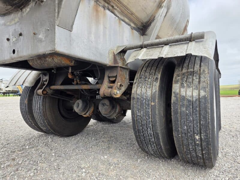 U-184 1995 Beall 6700 Gallon Stainless Steel Semi Tanker