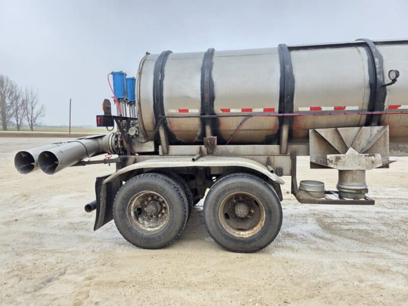 U-4871 1990 Brenner 6200 Gallon Stainless Steel Semi Tanker