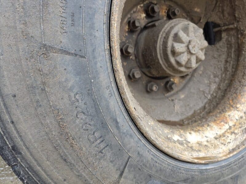 U-4871 1990 Brenner 6200 Gallon Stainless Steel Semi Tanker