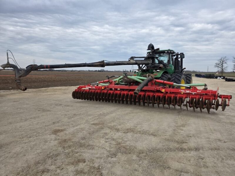 Phil’s 28′ Pottinger Twin Row Disc w. 8″ Tractor Mounted Stinger