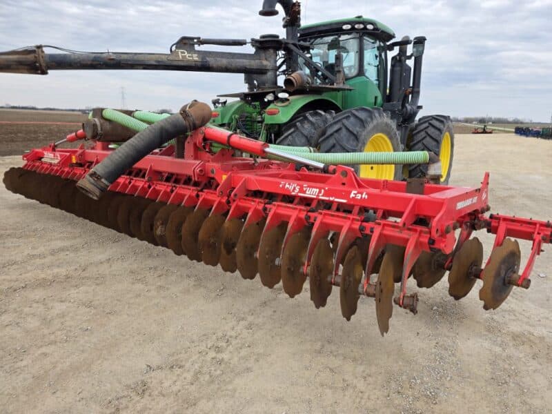 Phil’s 28′ Pottinger Twin Row Disc w. 8″ Tractor Mounted Stinger
