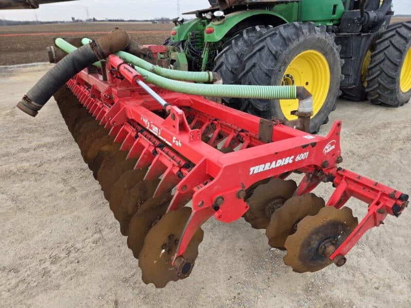 Phil’s 28′ Pottinger Twin Row Disc w. 8″ Tractor Mounted Stinger