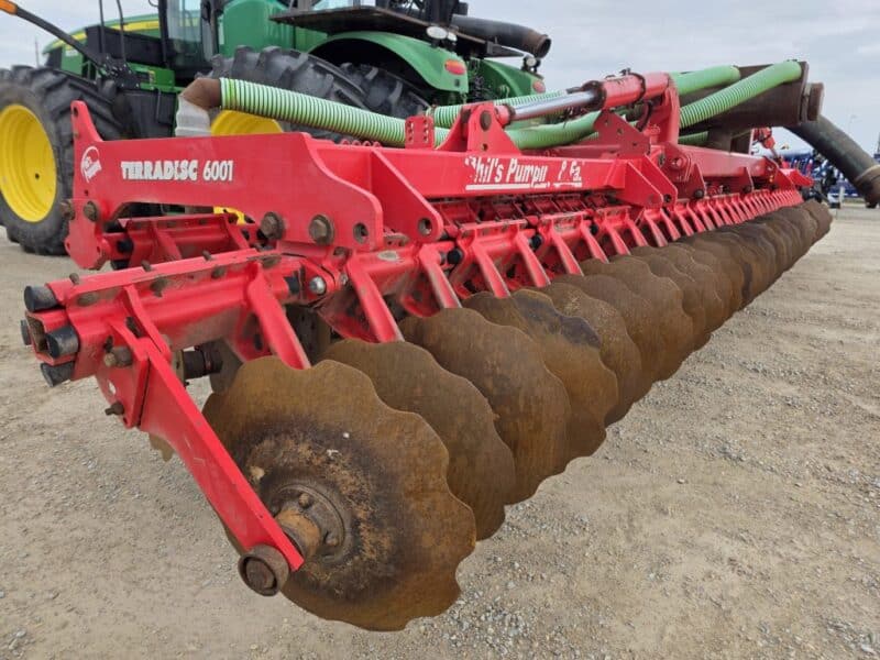 Phil’s 28′ Pottinger Twin Row Disc w. 8″ Tractor Mounted Stinger
