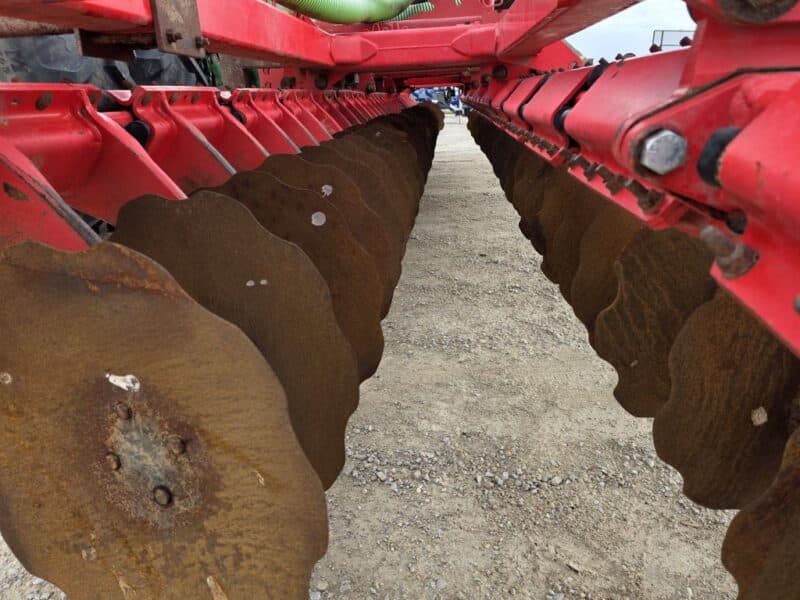 Phil’s 28′ Pottinger Twin Row Disc w. 8″ Tractor Mounted Stinger
