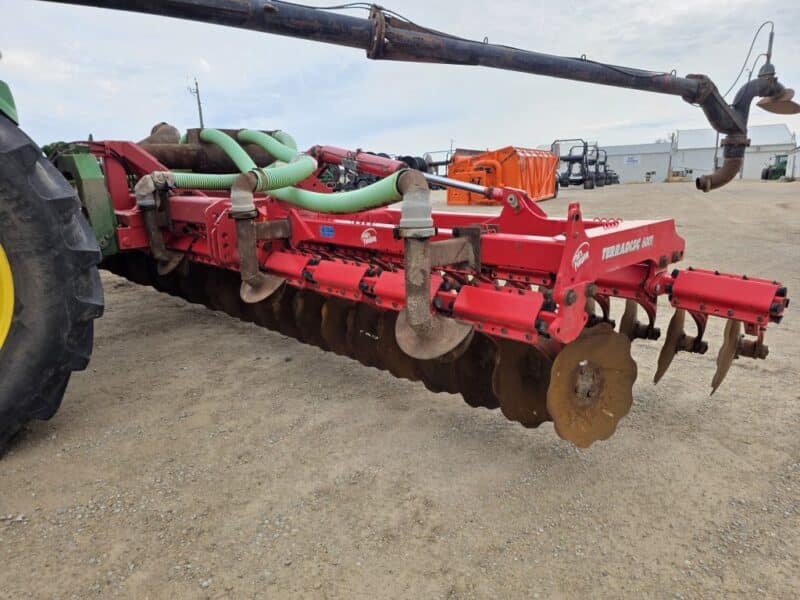 Phil’s 28′ Pottinger Twin Row Disc w. 8″ Tractor Mounted Stinger