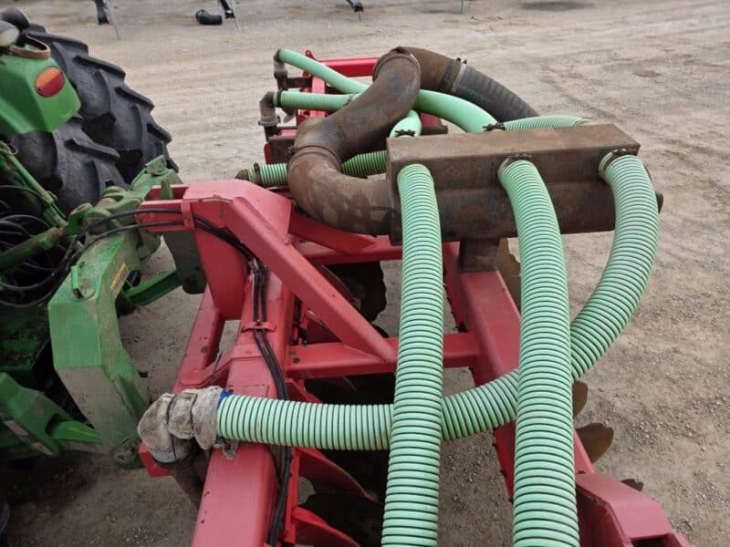 Phil’s 28′ Pottinger Twin Row Disc w. 8″ Tractor Mounted Stinger