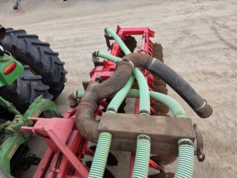 Phil’s 28′ Pottinger Twin Row Disc w. 8″ Tractor Mounted Stinger