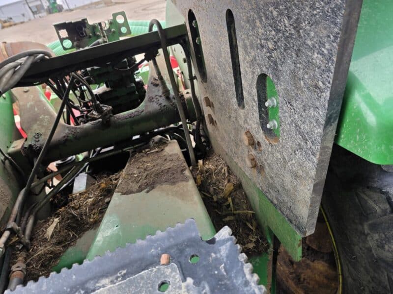 Phil’s 28′ Pottinger Twin Row Disc w. 8″ Tractor Mounted Stinger