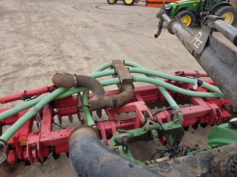 Phil’s 28′ Pottinger Twin Row Disc w. 8″ Tractor Mounted Stinger