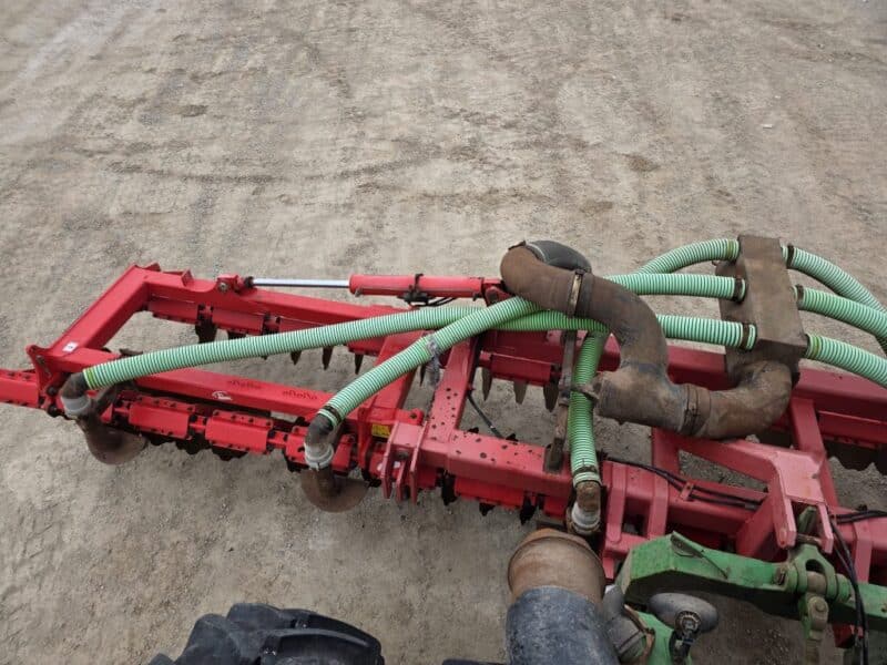 Phil’s 28′ Pottinger Twin Row Disc w. 8″ Tractor Mounted Stinger