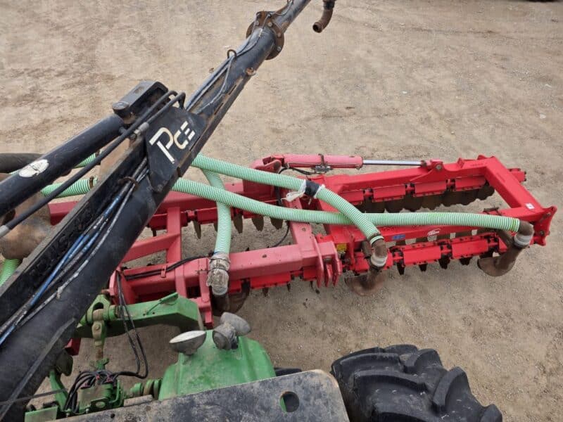 Phil’s 28′ Pottinger Twin Row Disc w. 8″ Tractor Mounted Stinger