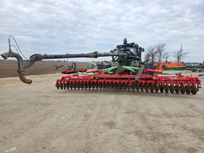 Phil’s 28′ Pottinger Twin Row Disc w. 8″ Tractor Mounted Stinger