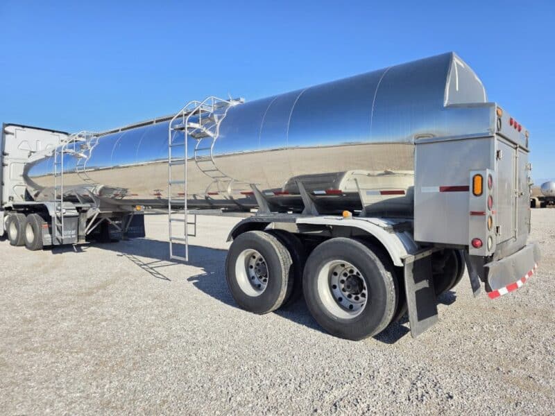 U-4875 2010 Engle 7200 Gallon Stainless Steel Semi Tanker