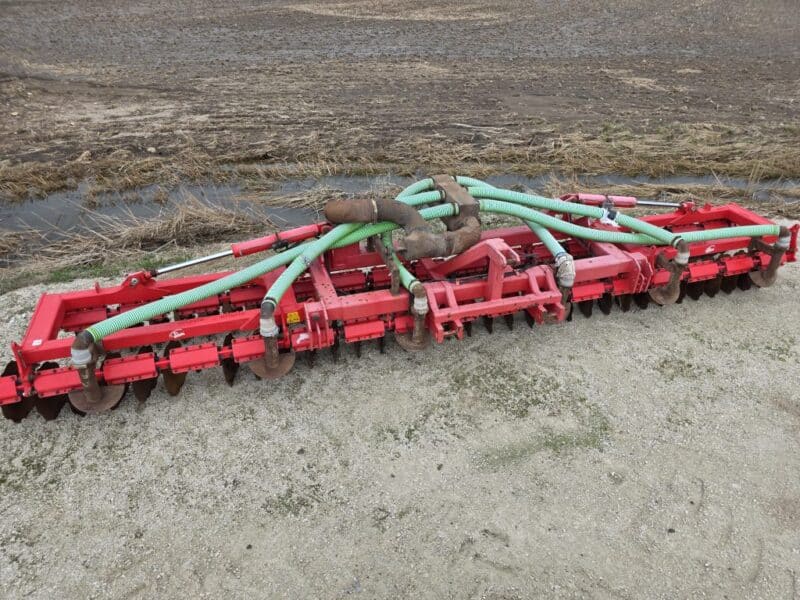 Phil’s 28′ Pottinger Twin Row Disc Only.