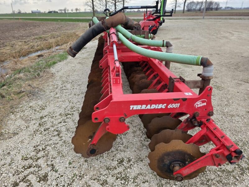 Phil’s 28′ Pottinger Twin Row Disc Only.