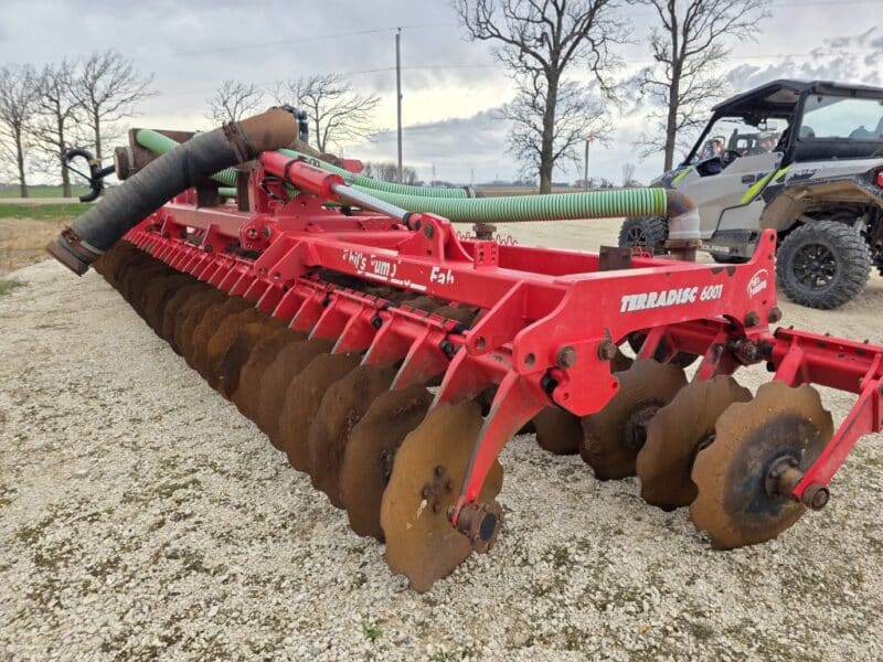 Phil’s 28′ Pottinger Twin Row Disc Only.