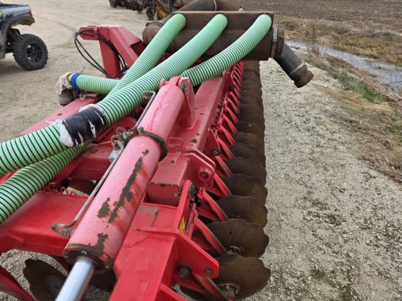 Phil’s 28′ Pottinger Twin Row Disc Only.